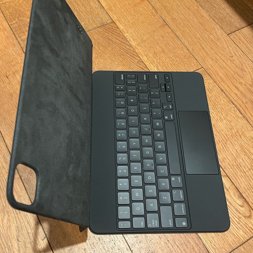 apple black magic keyboard (ipad pro 11 inch or ipad air)